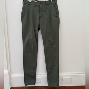 NWOT Abercrombie & Fitch Men's Pants Chinos OLIVE GREEN 30 X 32 NWOT Chino Pant